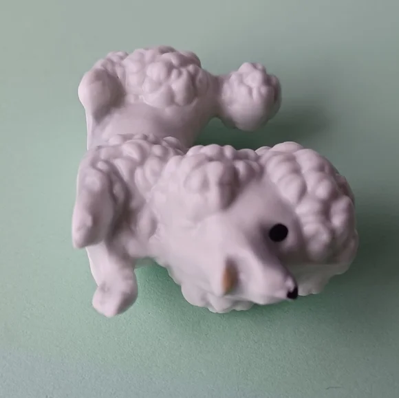 VINTAGE SMALL BONE CHINA POODLE FIGURINE UNBRANDED (FADED SILVER FOIL STICKER) - Picture 9 of 13